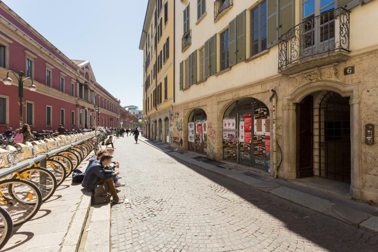 Cosy Apartment 2 Minutes From Duomo Milan Exterior photo