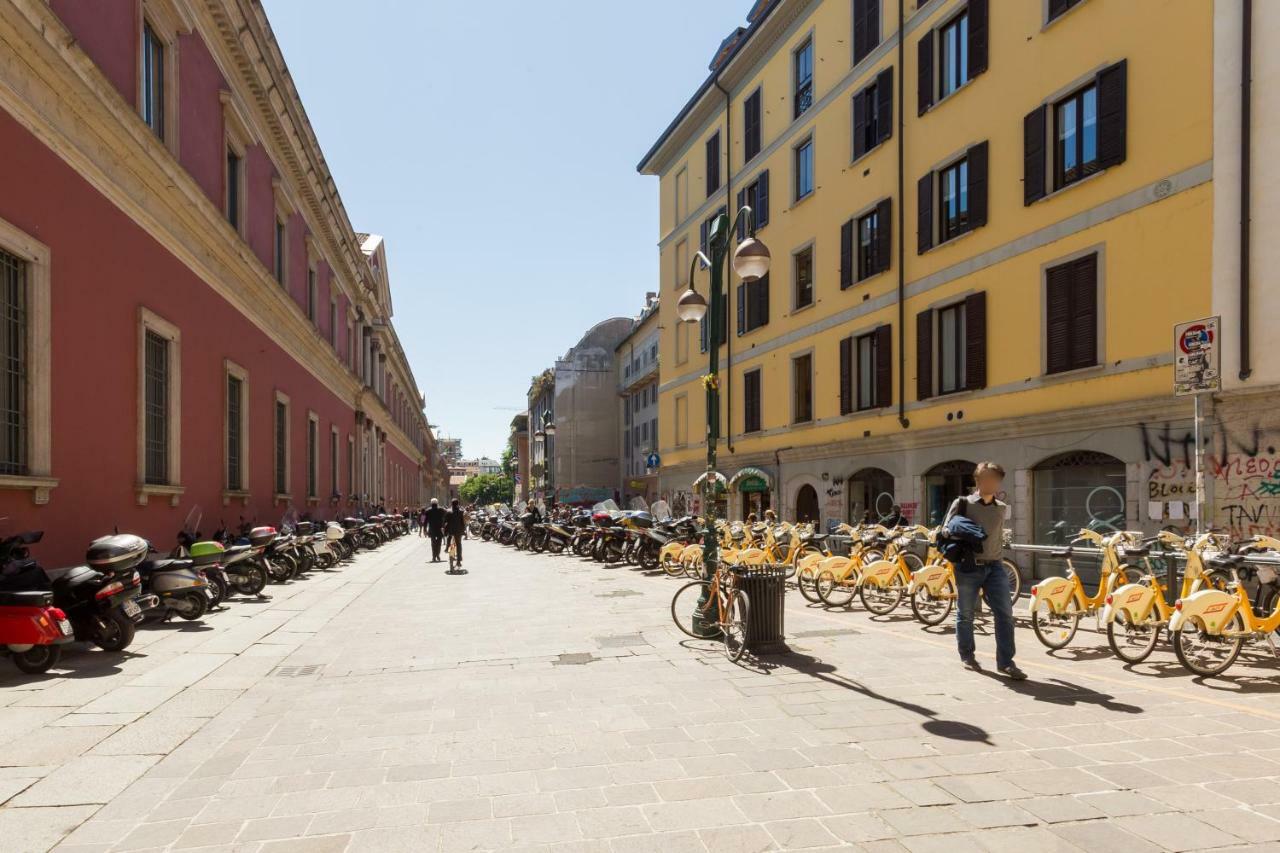 Cosy Apartment 2 Minutes From Duomo Milan Exterior photo