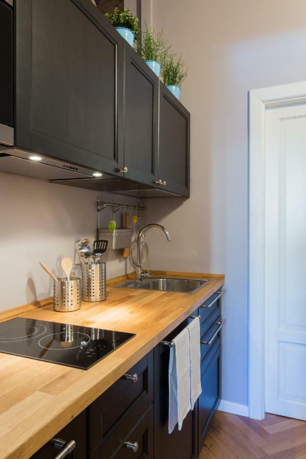 Cosy Apartment 2 Minutes From Duomo Milan Exterior photo