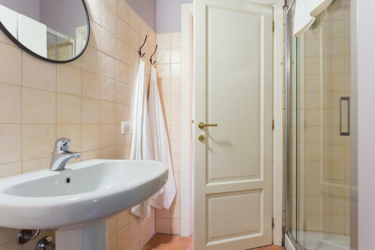 Cosy Apartment 2 Minutes From Duomo Milan Exterior photo