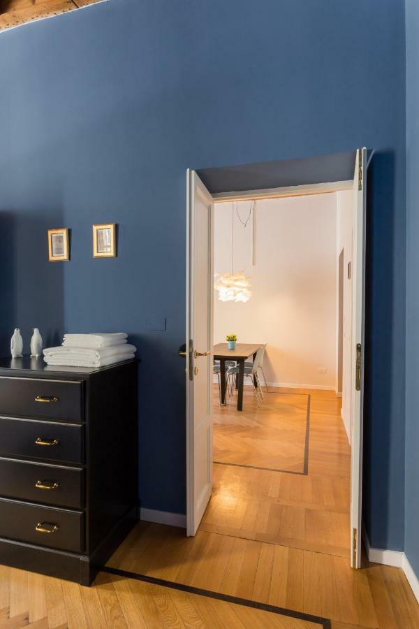 Cosy Apartment 2 Minutes From Duomo Milan Exterior photo