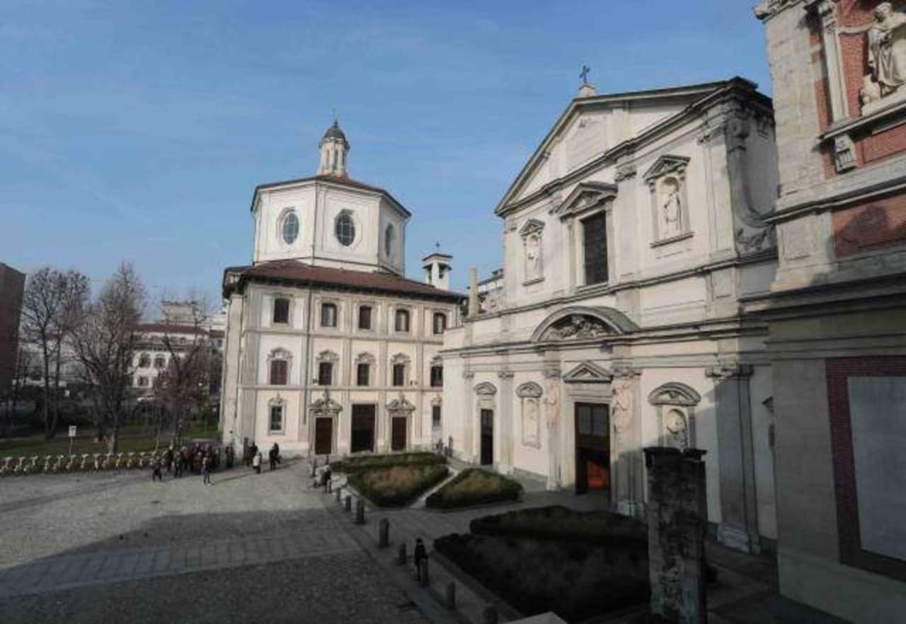 Cosy Apartment 2 Minutes From Duomo Milan Exterior photo