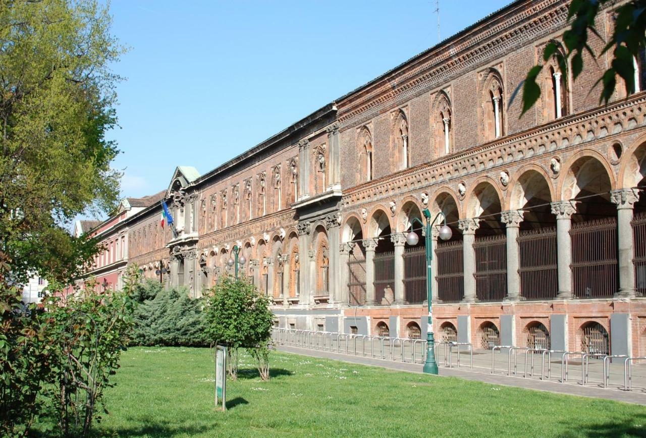 Cosy Apartment 2 Minutes From Duomo Milan Exterior photo